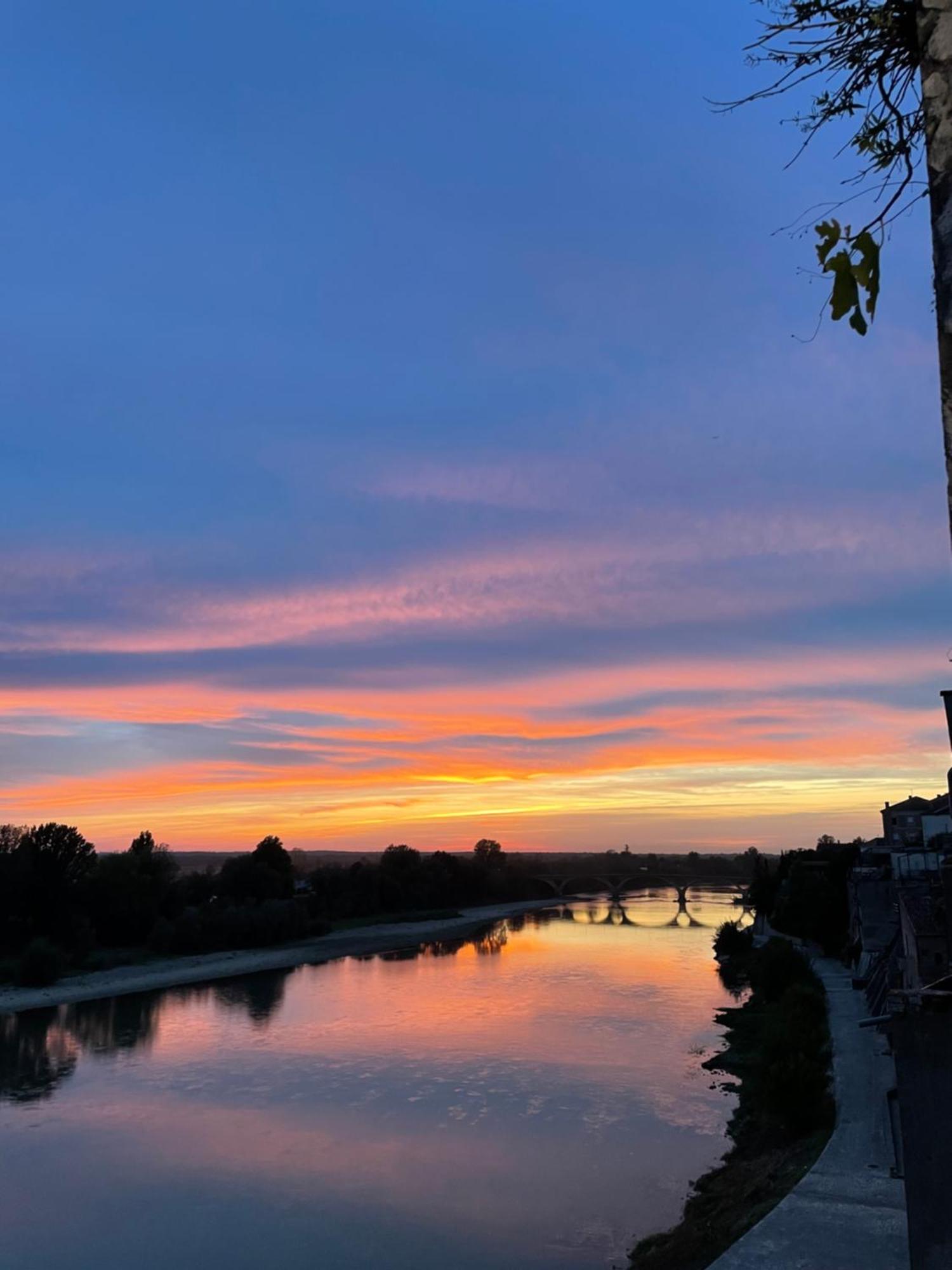 Hotel Restaurant Cote Garonne Le Balcon Des Dames - Tonneins Fauillet Marmande - Vue Panoramique Bord De Garonne Chambres Climatisees Exterior photo